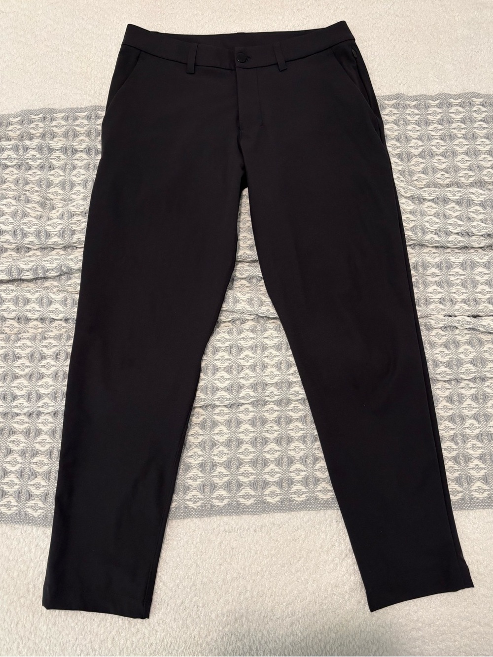 Lululemon ABC slim fit trouser 
Colour Black
31 inch waist and 30 inch length